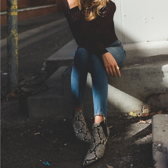 Women’s Lucky Brand Haylia Snake Print Boots 7 US! - Picture 3 of 9